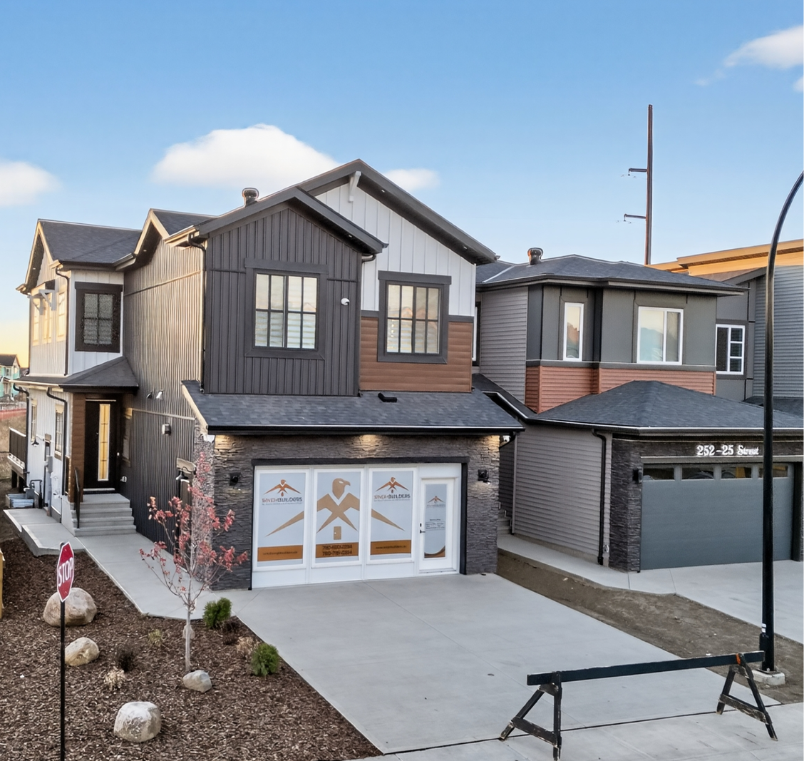 Alces Show Homes